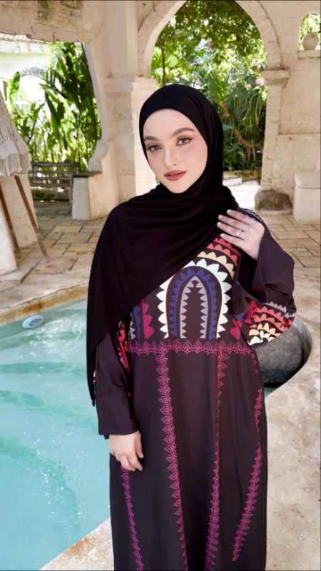 ANVAYA Abaya dengan perpaduan super black & motif tribal ethnic, menjadikan penampilanmu semakin unik dan eksotis#fatayacollection