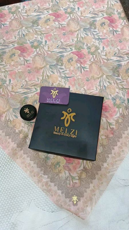 #hijabmotifsegiempat #hijabpremium #melziscraf #hijabgift #idehadiahperempuan #idehadiahmuslimah #hijabsegiempatpremium
