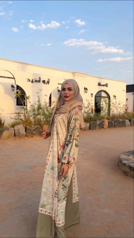 MAYYARE  abaya dengan basic hijau Sage yang lembut segar, kombinasi motif outer dihiasi kuntum bunga yang begitu menawan dikenakan#fatayacollection
