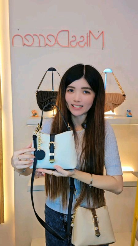 Ada koleksi Tas Terbaru lagi #tasmini #taswanita #tasselempang #tasselempangwanita #tas  #belilokal #tasviral #taskekinian #tasmurahberkualitas