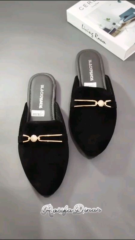flatshoes wanita elegan 🥰 #sandal #sandalwanita #sandalmurah #flatshoes #sandalselop #sandalkondangan #sandallebaran #flatshoeswanita #sandalantislip