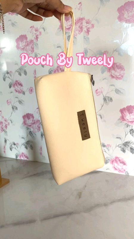pouch by tweely #pouch #pouchmini #pouchmurah #dompet #dompetwanita #tempatpensil #shopeevideo #ShopeeLook #SpillBawaBerkah #RacunShopee #tweelyforbag