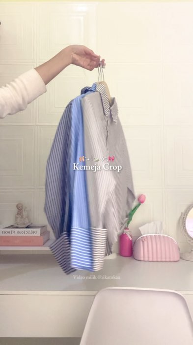 Kemeja crop #kemejacrop #kemejastripecrop #kemejastyle #kemejastripe #kemejastripeswanita #kemejakuliah #kemejakerja #kemejamurah