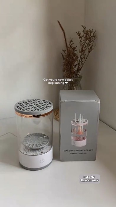 Jangan biarin brush kamu berdebu dan kotor, cuci pakai alat pembersih brush ini ✨ #alatpembersihbrushmakeup #alatcucibrushelektrik #brushmakeup