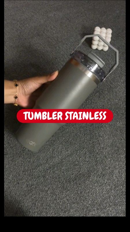 Tetap segar dengan air dingin atau tetap hangat dengan kopi panas seharian! #tumblerstainles ini menjaga suhu minumanmu hingga 12+ jam #tumbler