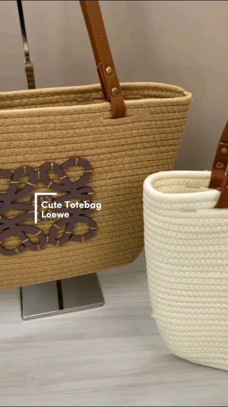 Cute totebag from Loewe ❤ #RacunShopee #loewe #totebagloewe #taspantai #tasjerami #tasrami #taslucu #shopeefitcheck #murahbanget