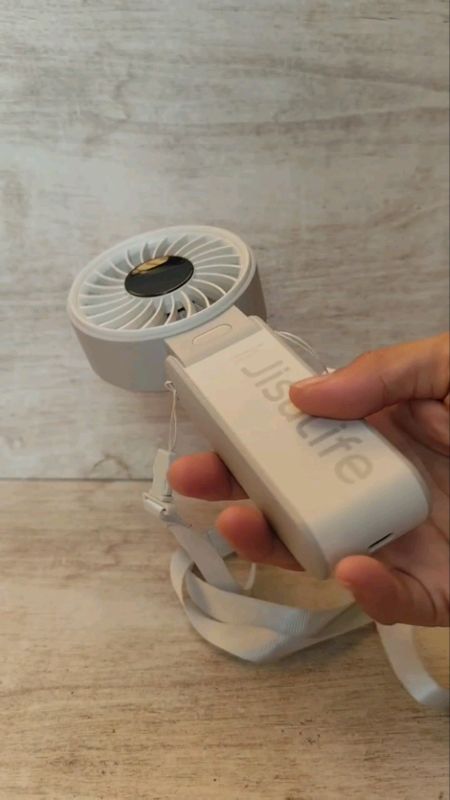 kipas angin portable yang ga berisik, anginnya sopan tapi tetep sejuk semuka🫶🏻 #SpillRacunShopee #GratisOngkirRP0 #kipasportable #jisulifeminifan