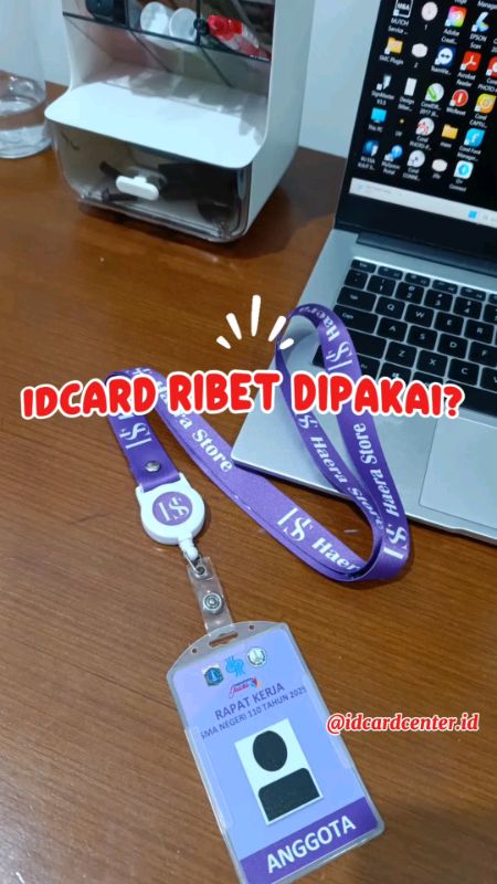 Praktis, tinggal tarik! Lanyard yoyo bikin ID card lebih simpel dipakai. notes : untuk id card RFID di link berbeda#idcardlanyard #cetakcustom #kantor