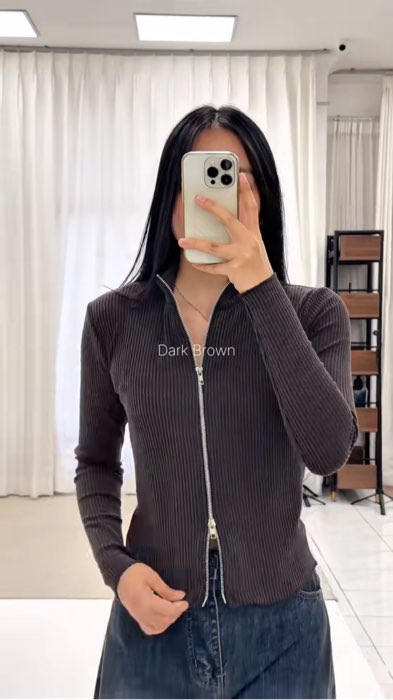 Double-zip top! 👀✍🏻 #atasanwanita #atasancewek #atasankekinian #doublezipperknit #doublezip #atasanknit