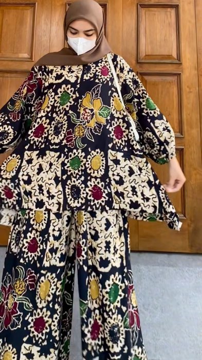 Perhitaman sarahhh ready bundaa 😍 #RacunShopee #setmalay #lembayung #GratisOngkirRP0 #tiedyehijab