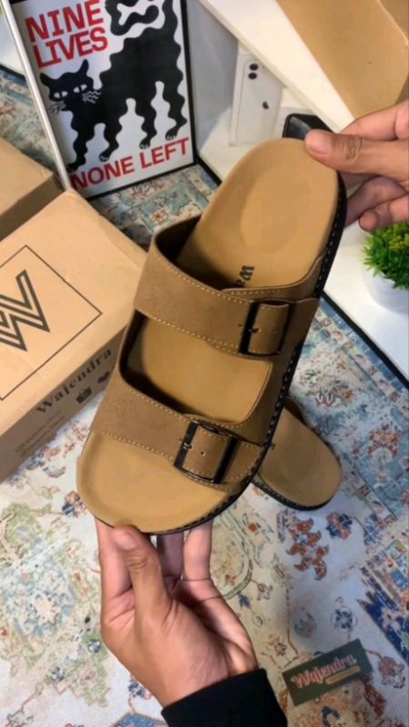 Buruan gais di order cakep banget ne sandal kualitas tahan bget ✨🤩#Wajendra #sandalpria#sandalkulit#fypシ