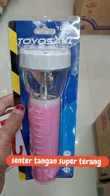 senter tangan dan batrei di charger#senter#sentertangan#sentertangansuperterang
