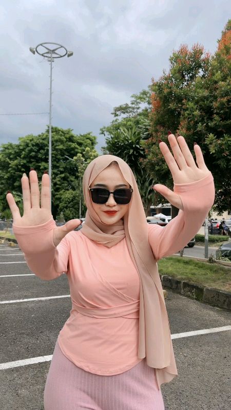 pecinta pink mari merapat ya beb🥰#atasanolahragawanita #anmoyogaoutfit #bajuwanita #RacunShopee #SpillRacunShopee #ShopeeCOD #ShopeeFashionHaul