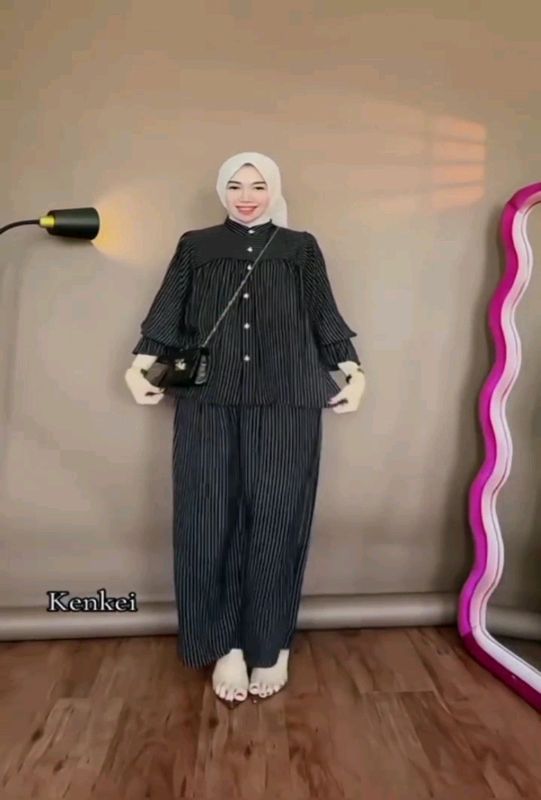 One set best seller😍#RacunShopeeCheck#ShopeeFashionHaul#SpillBawaBerkah#ShopeeLook#shopeevideo#onesetkekinian#onesetwanita#onesetviral#ShopeeCOD