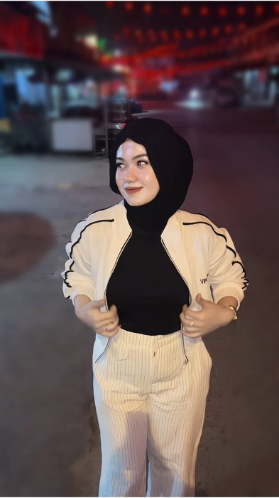 #jaketwanita #jaketcrop #sweatercrop #outfitideas #oropants #oropantskulot #kulotstripe #affiliateshopee #lewatberanda