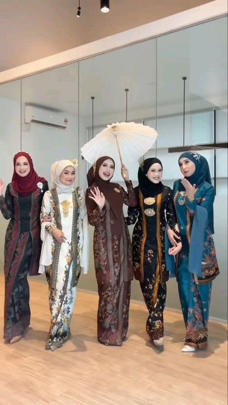 #batik #batikwanita #bajubatikwanita #setelanbatik #oneset #onesetbatik #setelan #kebaya #kebayabatik #kebayamodern #kebayacantik #kebayapesta #fyp