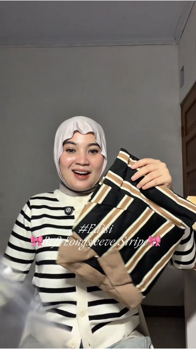 Kalau ga mau crop ambil yg jumbo ya gais🎀🌸💖🤩#longsleeve #longsleeveshirt #kaos #ReviewShopeeVideo