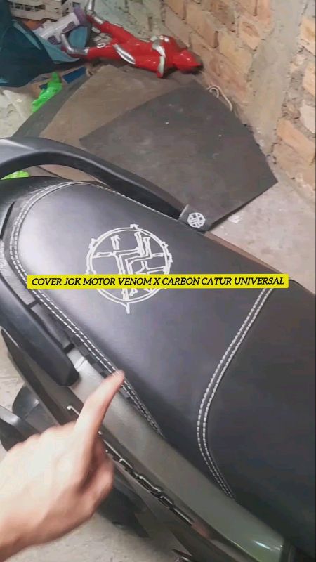 Kulit Jok Motor/Cover Jok Motor Venom X Carbon Catur Universal #kulitjokmotor #coverjokmotor #jokmotor #kulitjokvenom #Lebaran2026 #RacunShopee #cod
