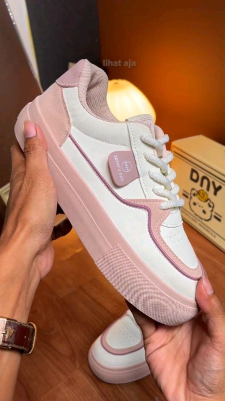 Sneakers Wanita dari DNY #sneakers #ShopeeLook #ShopeeFashionHaul #ViralDiShopeeVideo #RacunShopee #GratisOngkirRP0 #SpillBawaBerkah