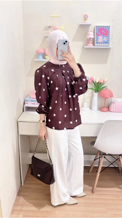Ootd blouse polkadot #blousepolkadot #blousekekinian #ootdhijabstyle #outfitideas #outfitinspo