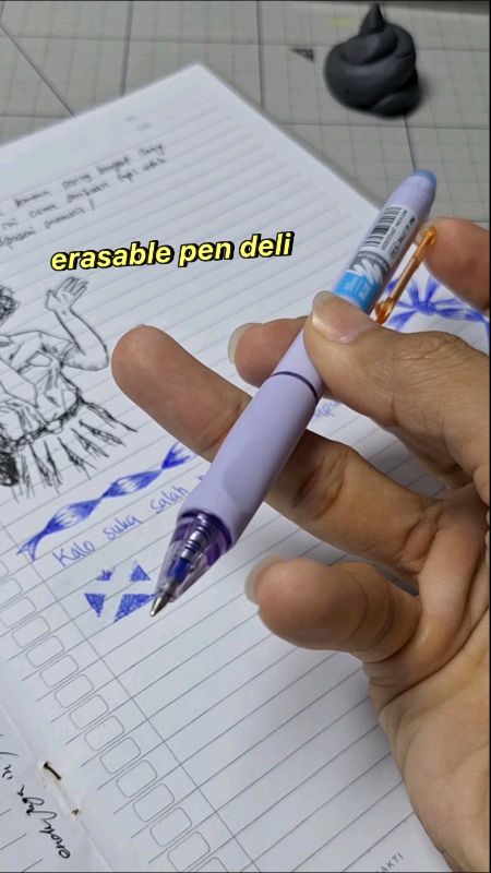 salah nulis tinggal hapus bre.. pulpen deli ini udah busa dihapus.. #deli #erasablepen #pulpen #school