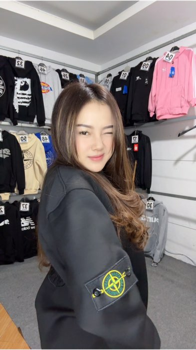 Wow crewneck pulau batu all 100k saja brodi join live jam 18.00 setiap hari #fyp #bismillahfyp #hoodiemurah #100ribuan #crewneck