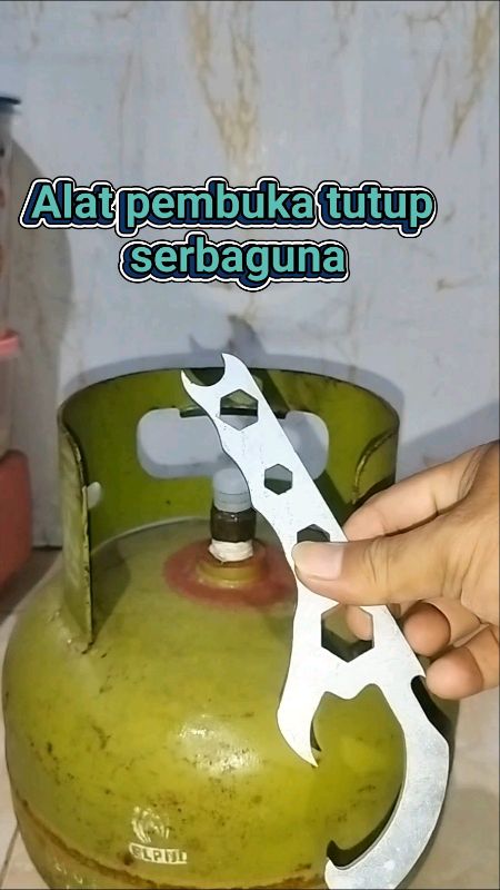 Alat pembuka tutup serbaguna #pembukatutupgalon #alat #AlatSerbaguna #pembukatutupbotol #RacunShopee #ViralDiShopeeVideo #GratisOngkirRP0
