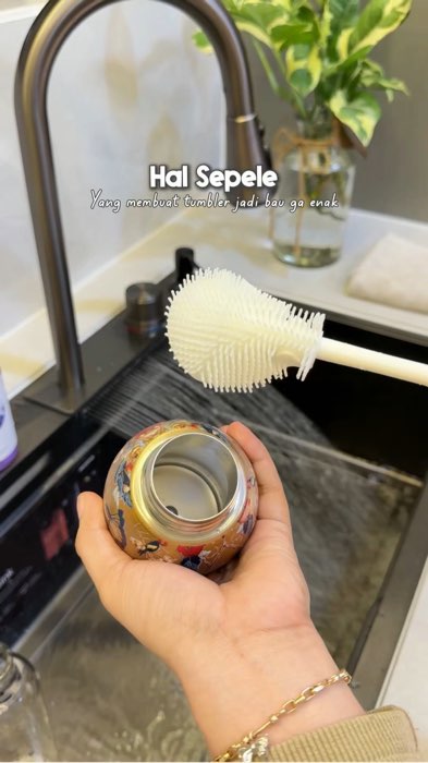 Jangan sepelekan nyuci tumbler ya. #sikatbotol #sikatbotolsilikon #sikatsilikon #pembersihbotol #pembersihtumbler