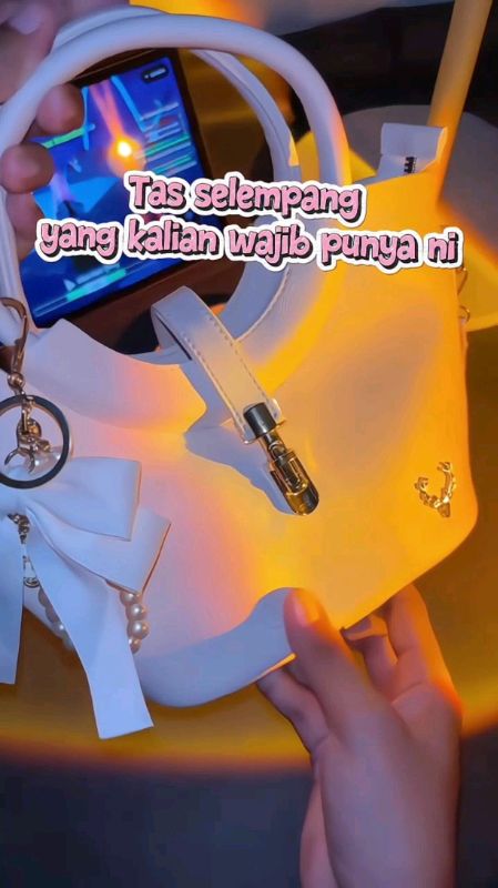 tas selempang wanita yang wajib punya #tasselempang #GratisOngkirRP0 #shopeevideo #ShopeeLook #ShopeeCOD #DiskonRacunShopee #fyp