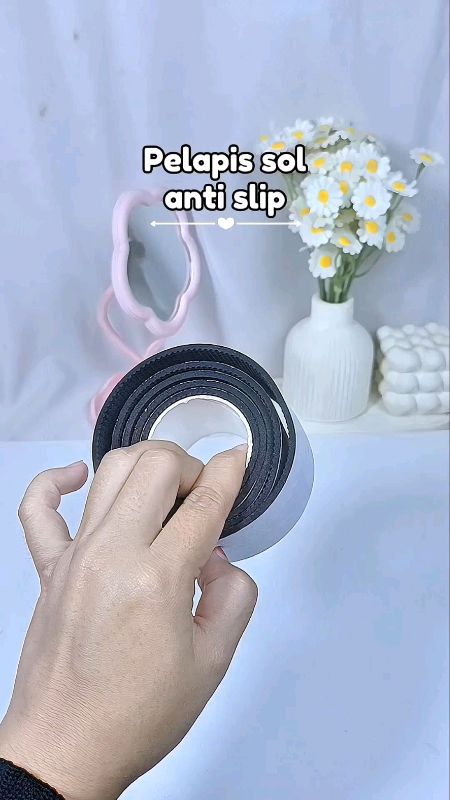 work #pelapissolantislip #stikerantislip #stikersepatuantislip #tambalansepatu #stikerbawahsepatu #ViralDiShopeeVideo #RacunShopee #PromoNonStop