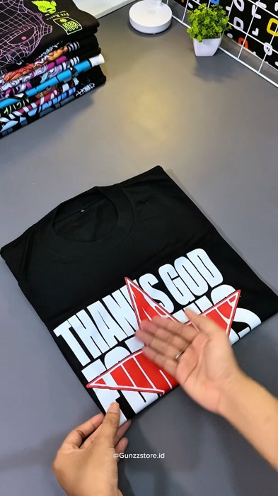 Definisi keren tapi tetep hemat #kaos #shopeevideofeed
