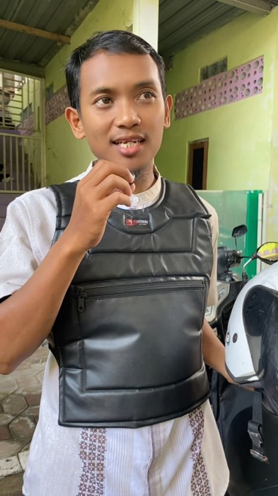 Pakai rompi biar hangat. #rompimotor #rompimotorantiangin #rompimotorkeren #rompimotormurah #RacunShopee #ShopeeCOD