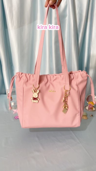 cocok banget buat kalian yang cari totebag cemplang cemplung dan totebag kecil tapi muat banyak 😍💗🫰🏻#selusa #localbrand #totebag