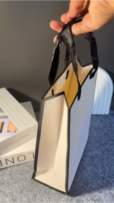 Cocok banget dipakai bungkus kado #paperbag #paperbagmurah #paperbagkado #produkviral #produkterlaris #goodiebagulangtahun #paperbagsouvenir #fyp