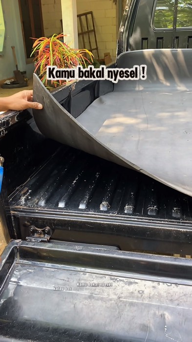 Di video menggunakan ketebalan 12mm #karpetalasbakmobil #karpetmobil #karpetbakpickup #karpetspons #karpetserbaguna