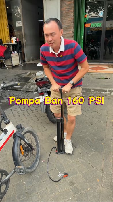 Ringkas, kuat, dan serbaguna untuk berbagai kebutuhan.  #pompaportable #pompaanginmotor #pompaanginmobil #AlatWajibMotor