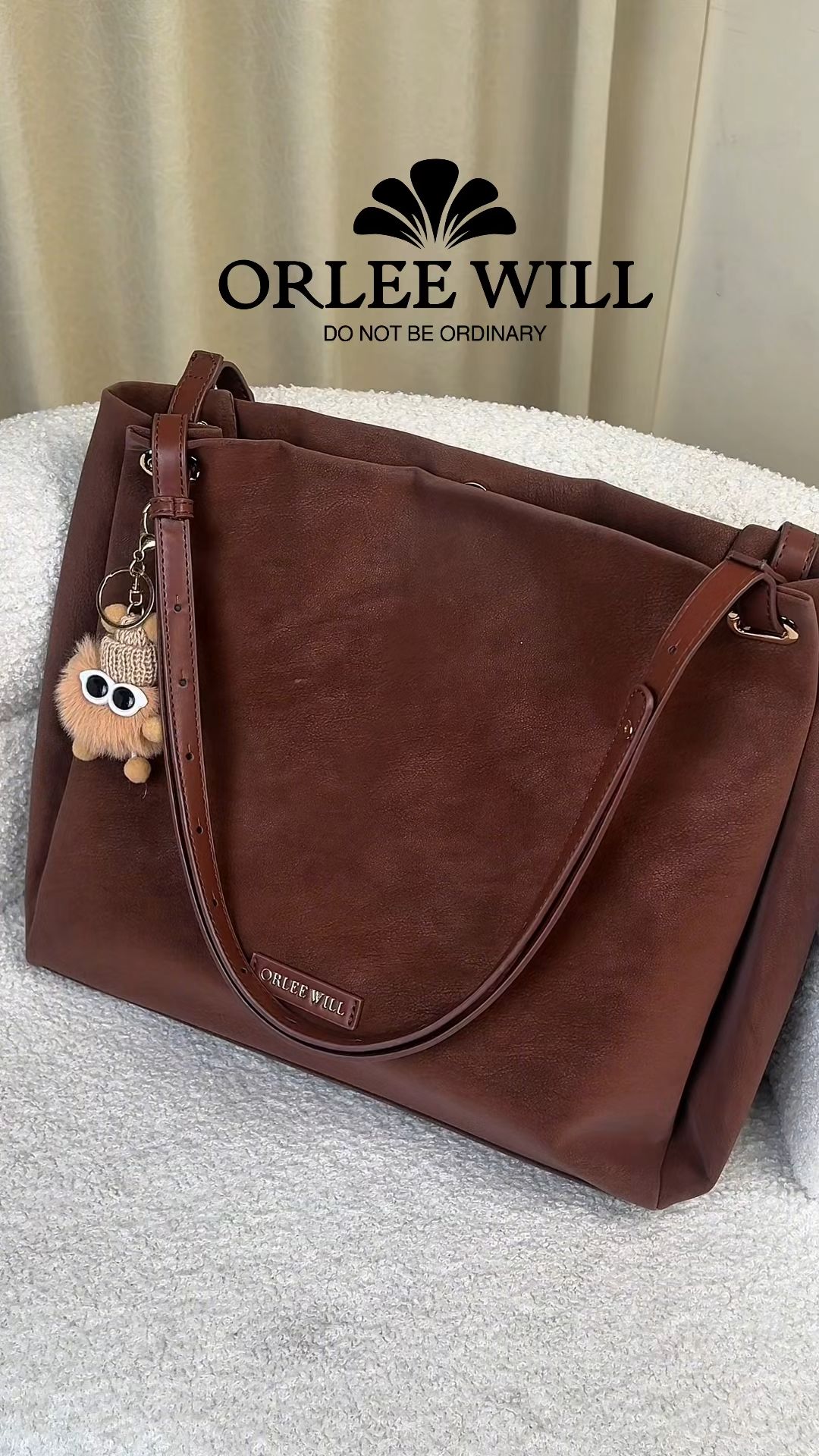 Simple tapi elegan. Tas pendek yang selalu ready nemenin aktivitas harian 💕👜”
#TasWanita #TasPendek #OOTD #DailyStyle