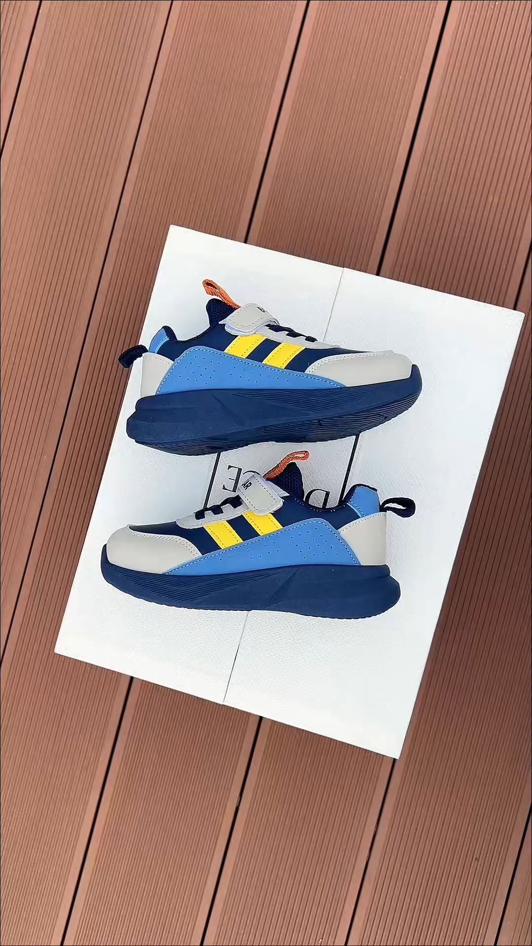 SEPATU KELUARAN TERBARU!! KHUSUS DI GAJIAN SALE! BANYAK DISKON MENARIK!