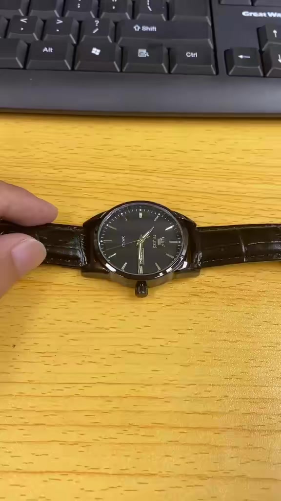 Jam tangan hitam, tenang dan tampan.  #jamtangan #olevswatch #watch #olevs #wach #wacth #jam #watches #model #hot #fashion