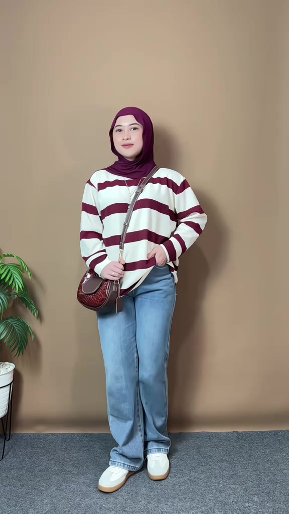 Rekomendasi sweater trendy untuk hangout outfit? #sweater #OOTD #outfitideas