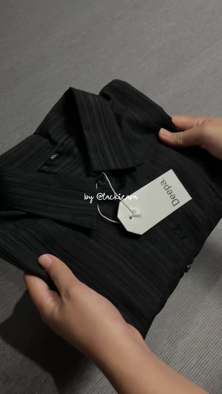 kalian suka yang mana? tp kata aku wajib punya duaduanya sih soalnya secakep itu!🤩 #kemejaoversize #kemejawanita #kemejastyle #outfitoftheday #OOTD