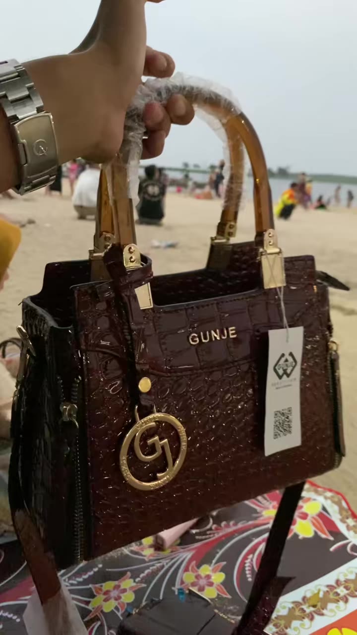 tas yang sangat mewah dari brand gunje original #fyp #viral #selempang #tasmewah