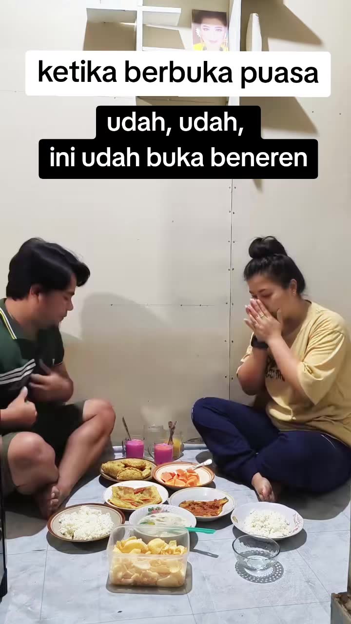 semoga pahala puasanya masih di terima🤲🤲😭😭🤣🤣🤣😝🤣🤣🤣🤣 #kenaprank #prank #puasa #bukapuasa #pahala #lucu #ngakak #lawak #komedi #kontenlucu #lucungakak #kontenlucusuamiistri #istri #suami #pasutri #ngakakabis #ngakakbanget #komedikocak #ko...