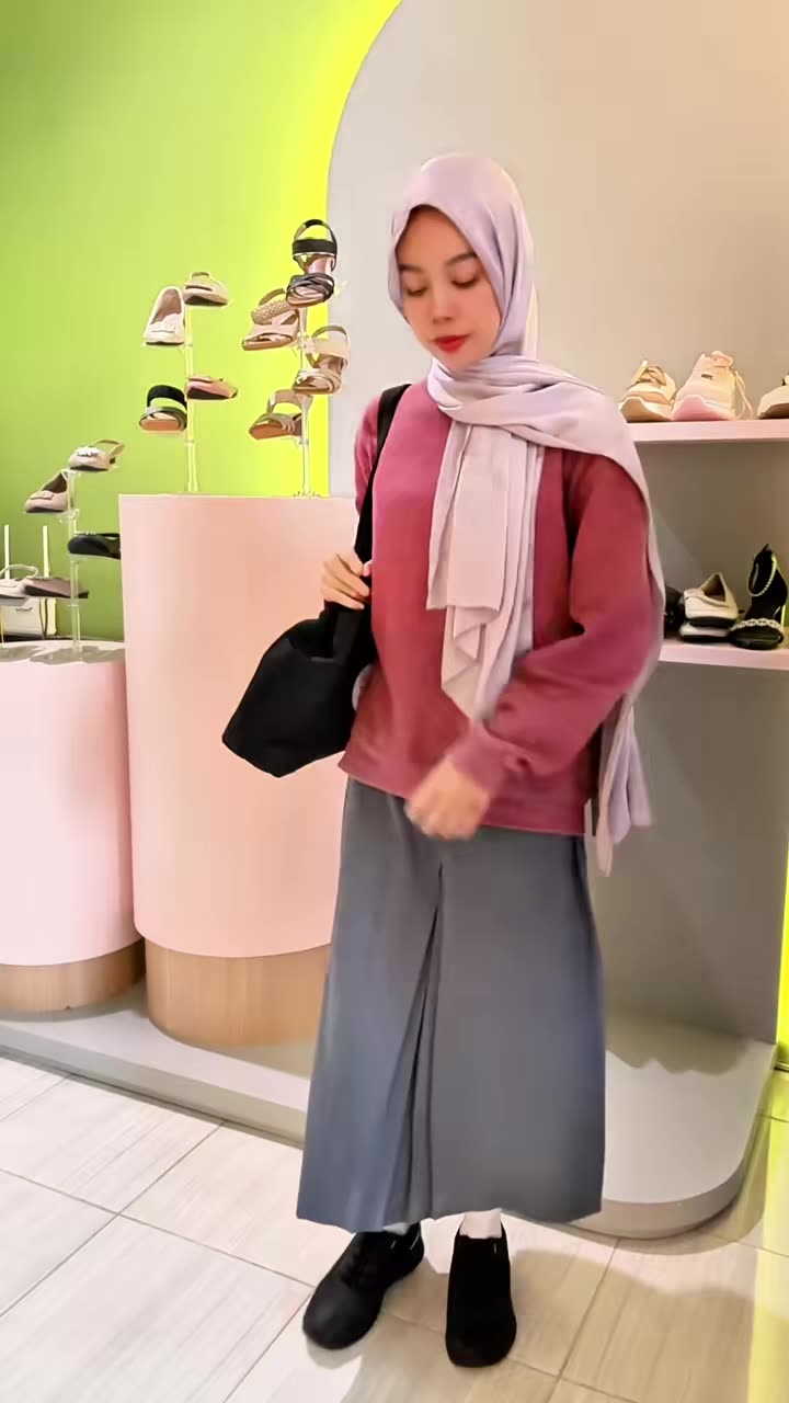 Hitamnya netral, gayanya maksimal! Sepatu sekolah unisex yang siap temani harimu #giosaverino #SekolahDenganStyle #sepatusekolah #sepatusekolahmurah #sepatuanaksekolah #sepatuwanita #sepatucowok