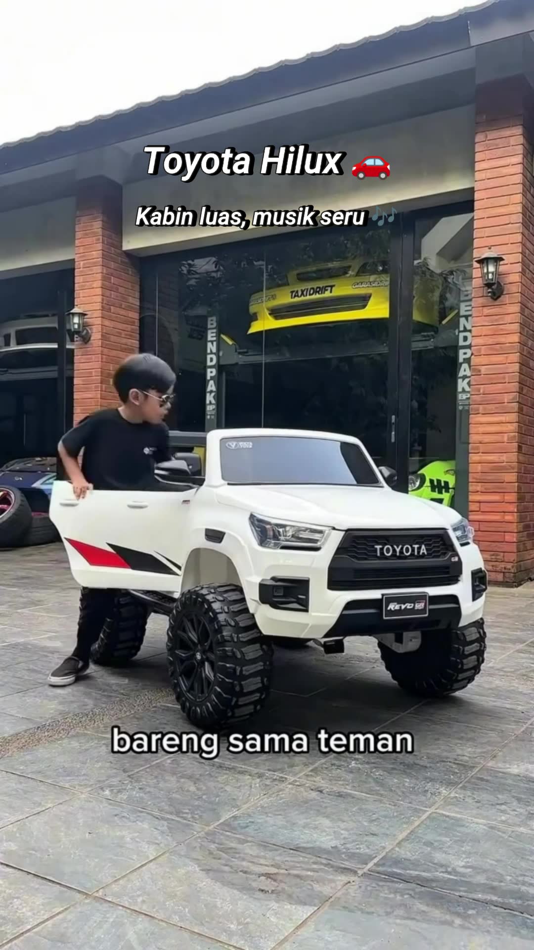 Mobil Toyota Hilux GR Sport 12Volt #mobiltoyotahiluxgrsport #mobilmainan #shopeevideo #RacunShopee #SpillRacunShopee #DiskonRacunShopee #fyp