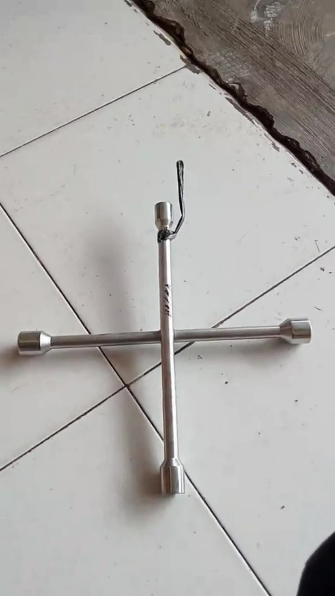 kunci roda
