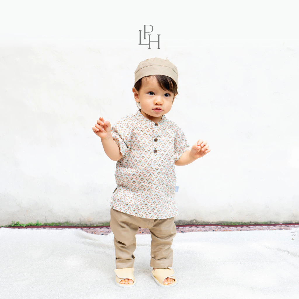 Little Palmerhaus - Baju Lebaran 2026 Saraya Baby Koko Set Plus Peci Setelan Baju Koko Bayi Usia 0-12 Bulan