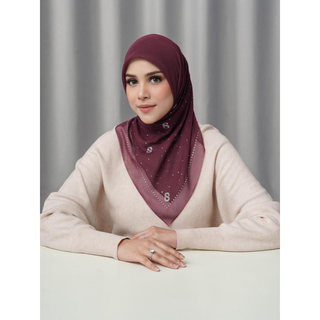 Buttonscarves - Everyday Glam Scarf | Scarf (Basic Square).